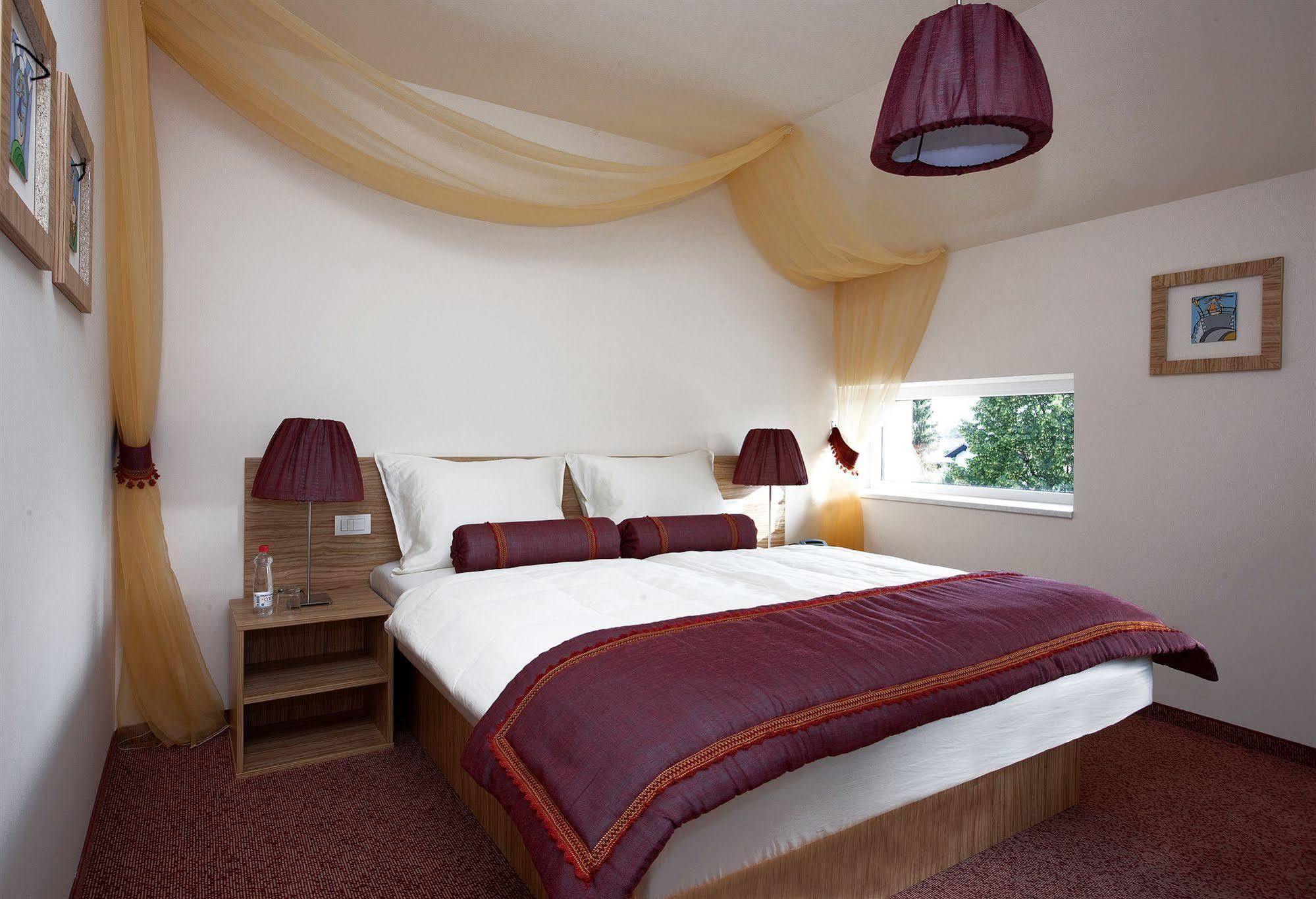 Ambient Hotel Domzale Bilik gambar